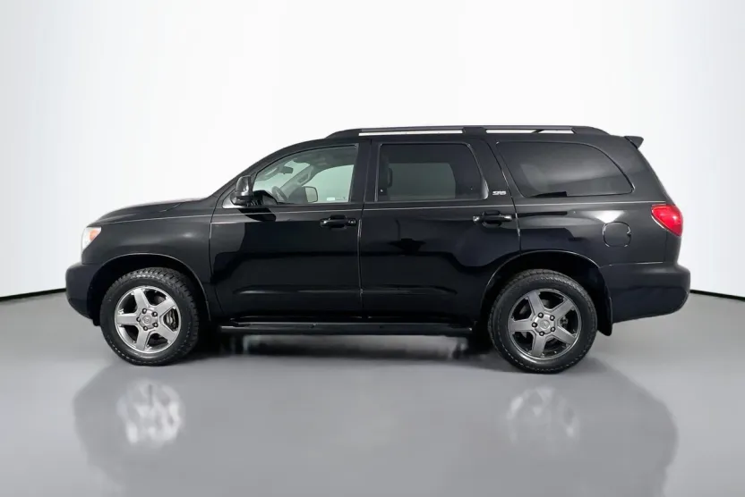 2013 Toyota Sequoia SR5 photo 1