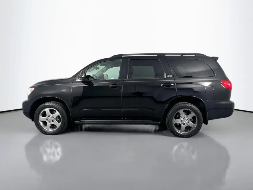 2013 Toyota Sequoia SR5 photo 1