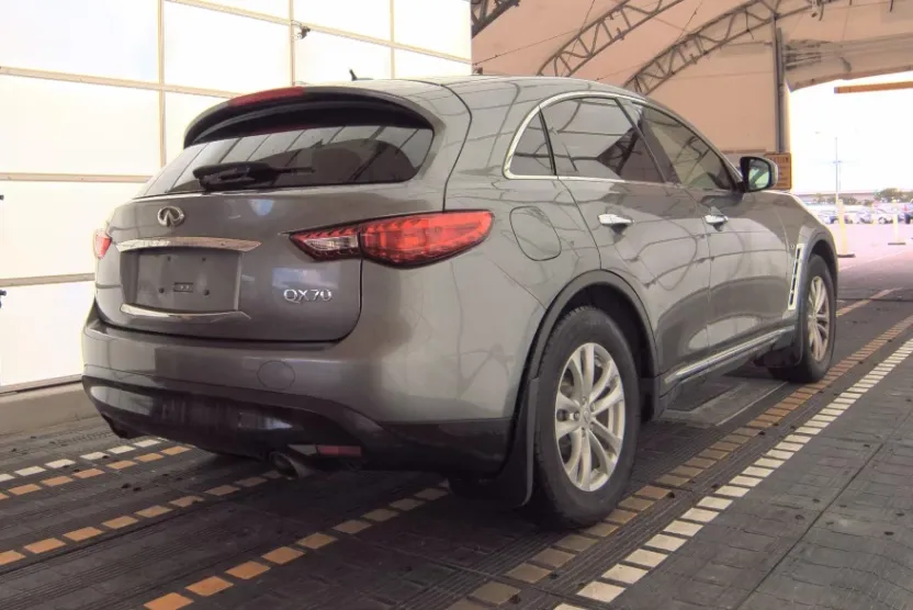 2014 Infiniti QX70 photo 1