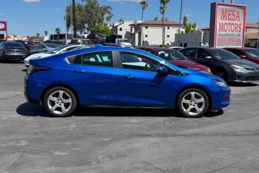 2018 Chevrolet Volt LT photo 1