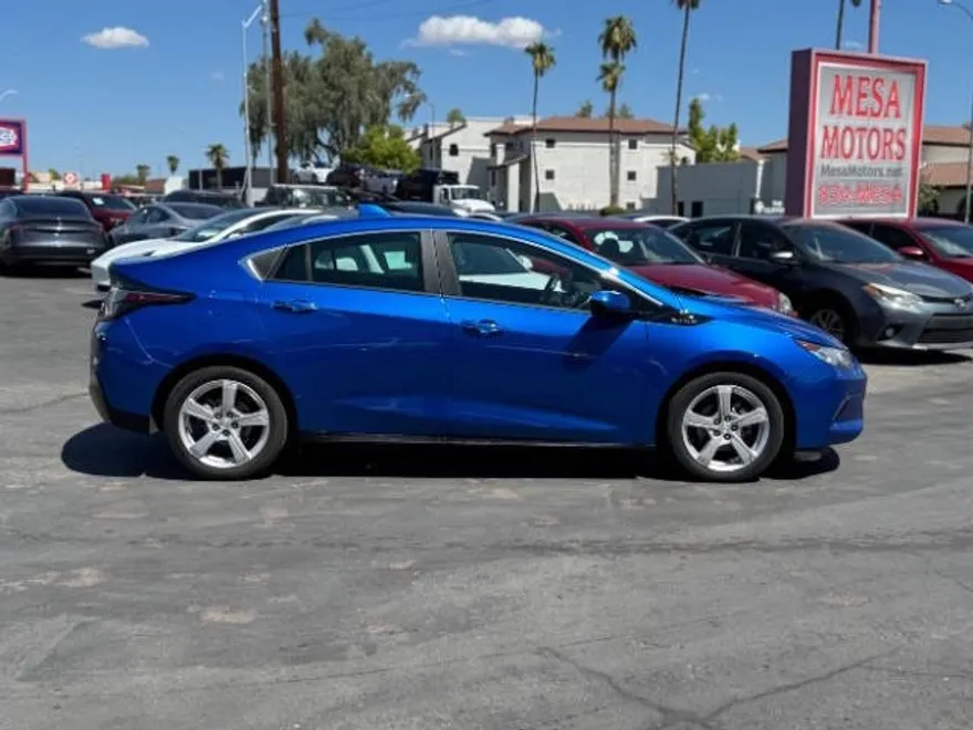 2018 Chevrolet Volt LT photo 1