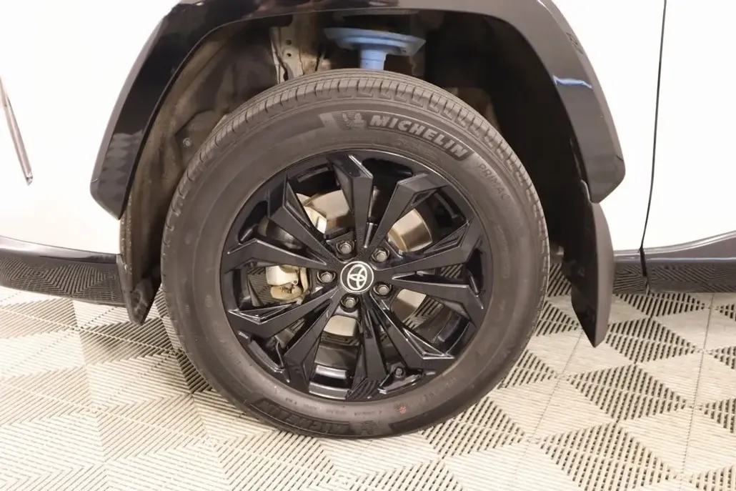 2024 Toyota RAV4 Hybrid XSE photo 1