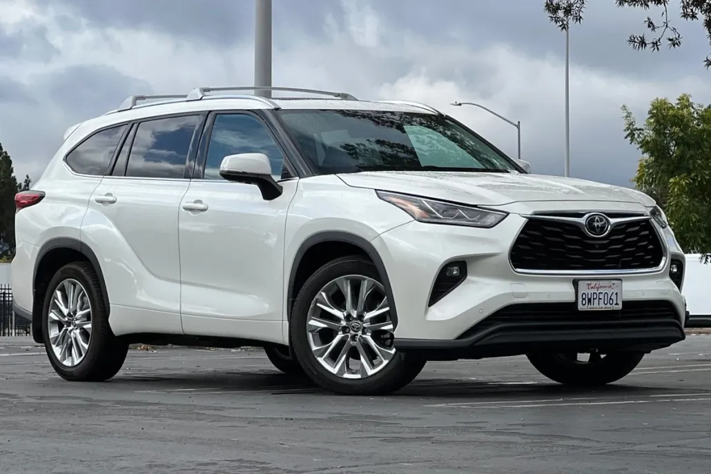 2021 Toyota Highlander Limited photo 1