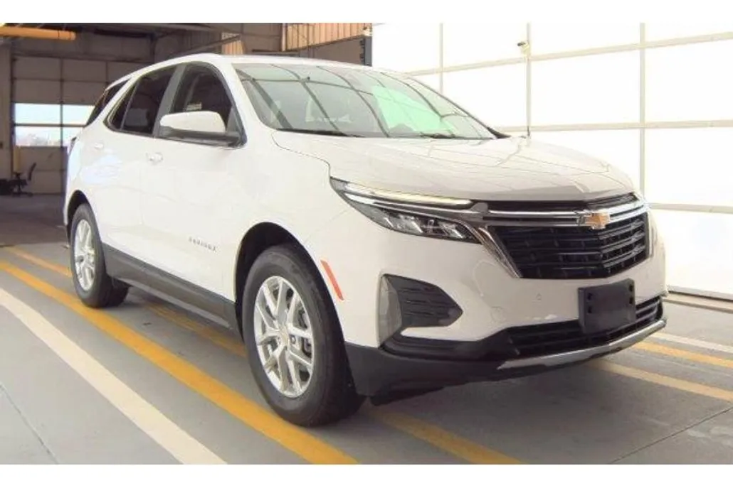 2024 Chevrolet Equinox LT photo 1