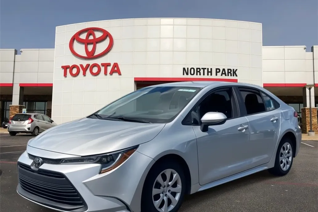 2024 Toyota Corolla LE photo 1