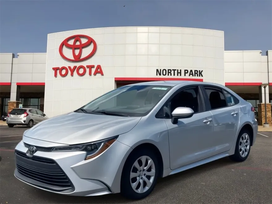 2024 Toyota Corolla LE photo 1