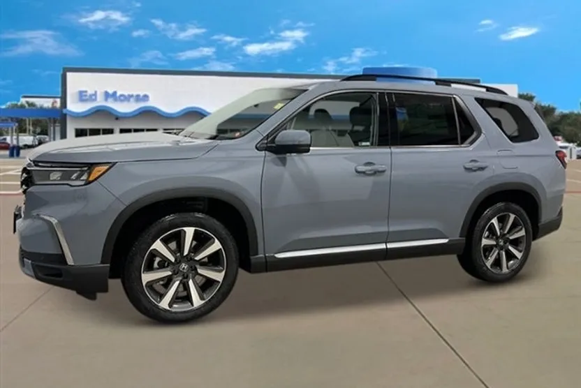2025 Honda Pilot Touring photo 1