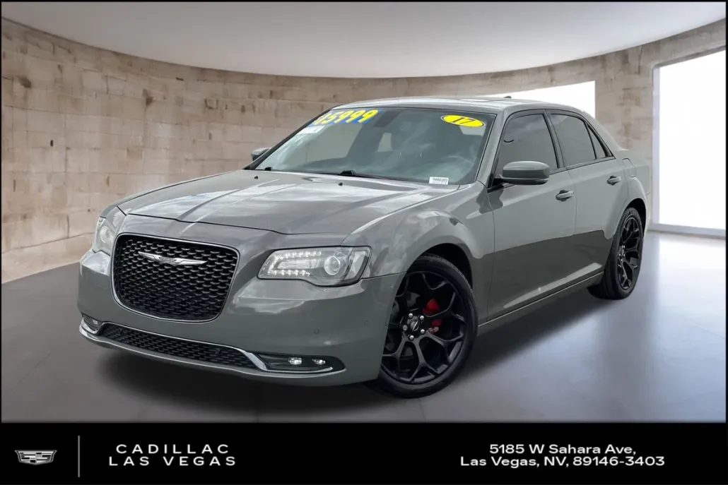 2017 Chrysler 300 S photo 1