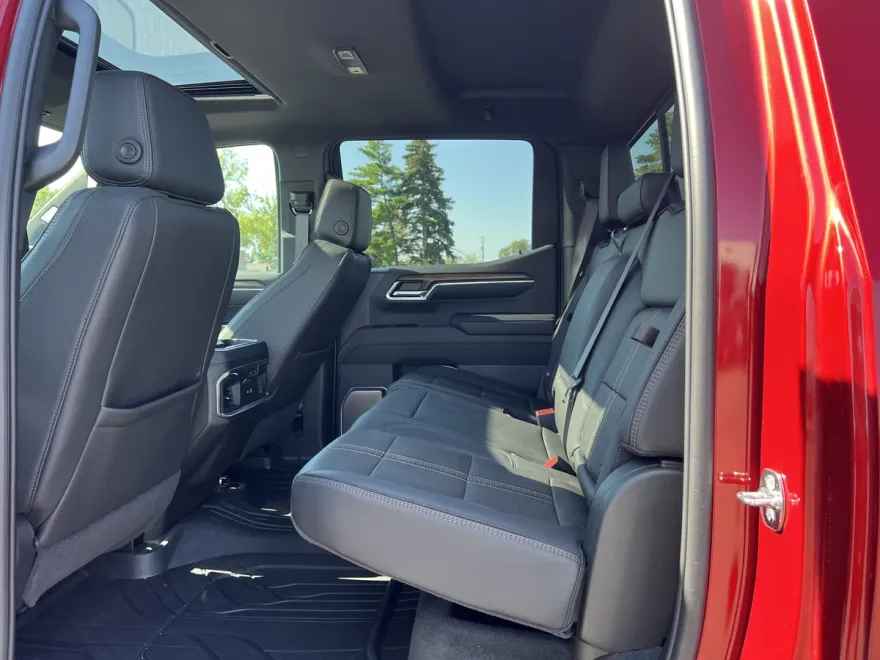 2025 Chevrolet Silverado 1500 High Country photo 1