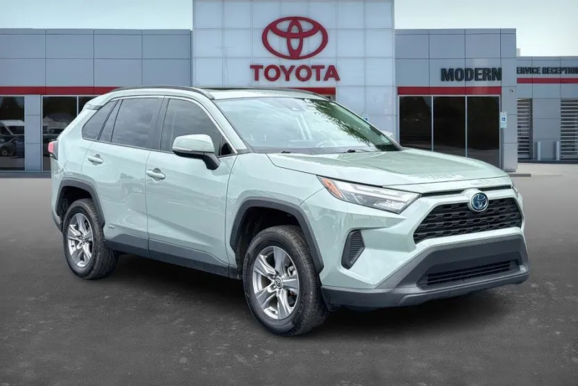 2022 Toyota RAV4 Hybrid XLE photo 1