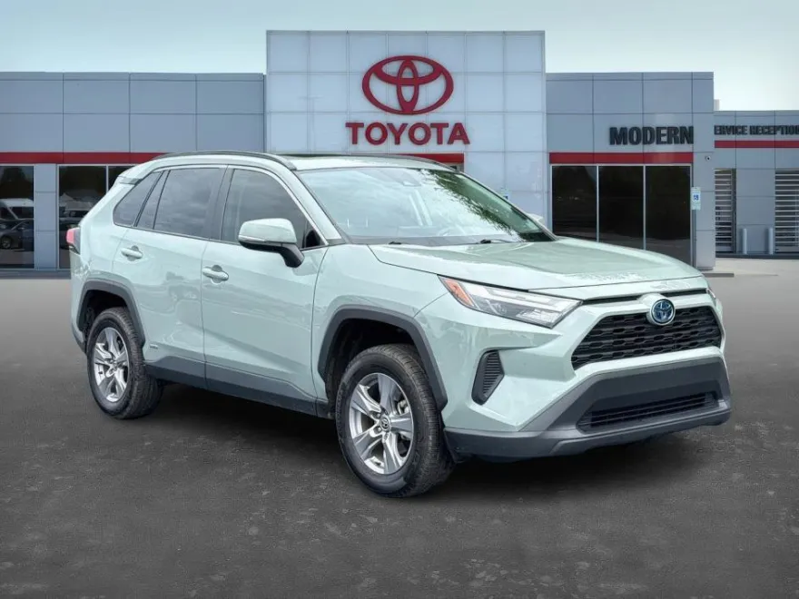 2022 Toyota RAV4 Hybrid XLE photo 1