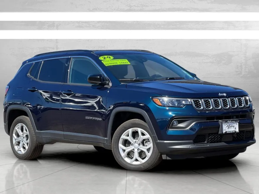2024 Jeep Compass Latitude photo 1