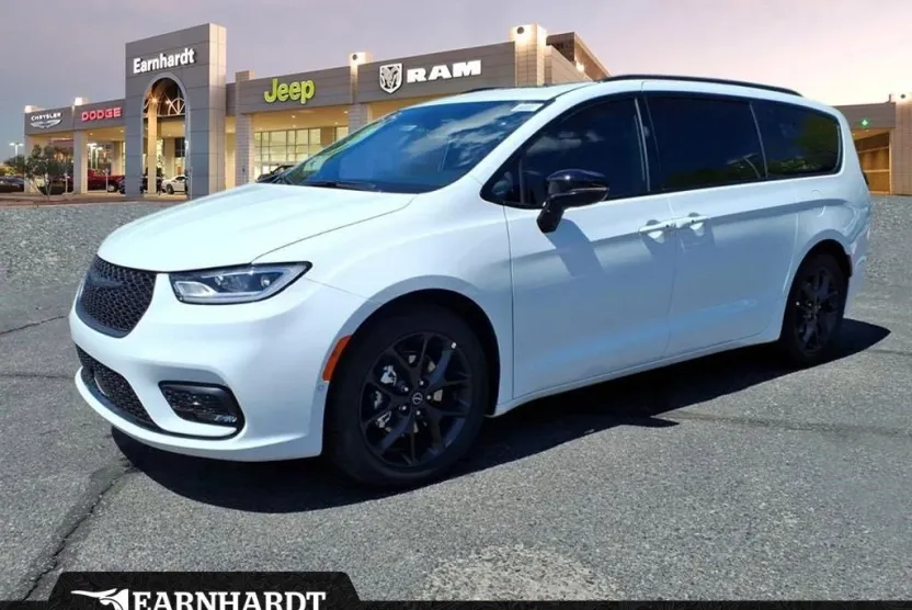 2026 Chrysler Pacifica Limited photo 1