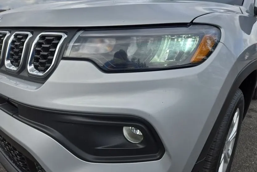 2024 Jeep Compass Latitude photo 1