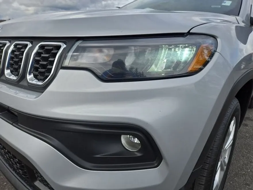 2024 Jeep Compass Latitude photo 1