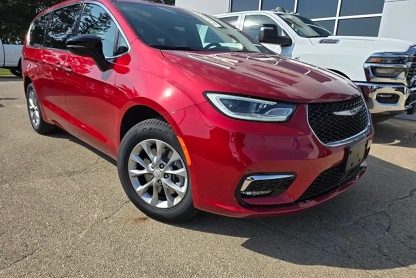 2026 Chrysler Pacifica photo 1
