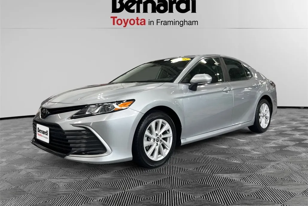 2023 Toyota Camry LE photo 1