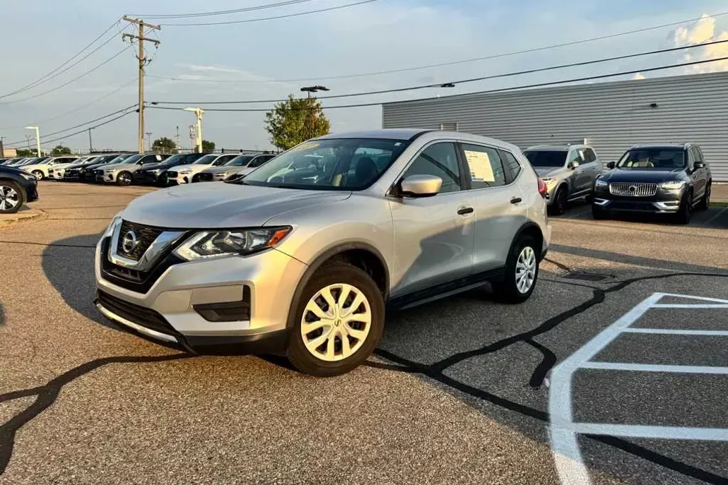2017 Nissan Rogue S photo 1