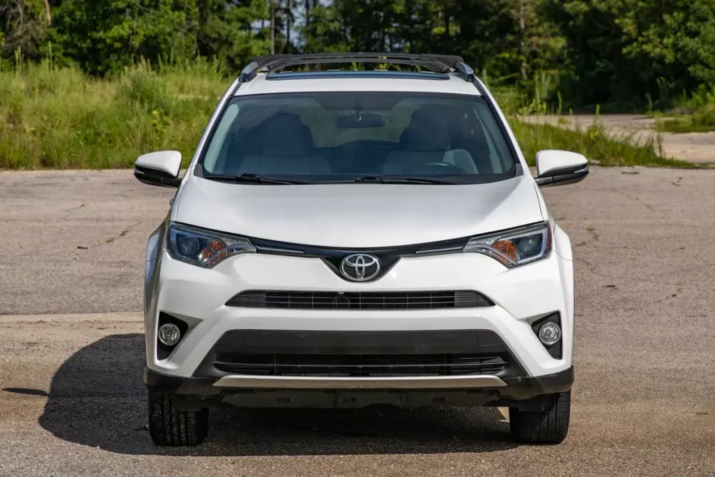 2016 Toyota RAV4 XLE photo 1