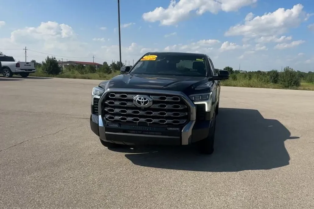 2024 Toyota Tundra Platinum photo 1