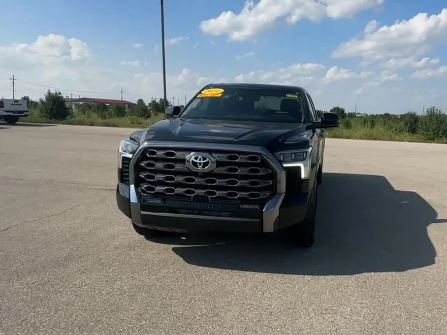 2024 Toyota Tundra Platinum photo 1