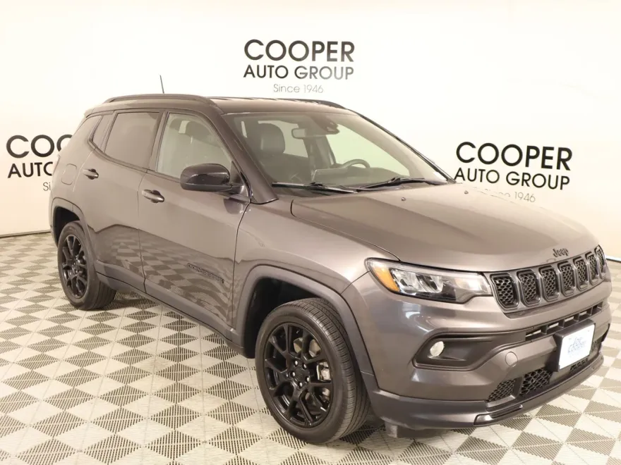 2024 Jeep Compass Latitude photo 1