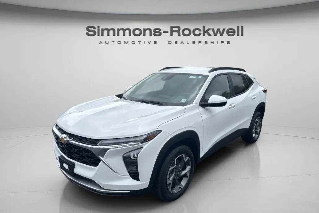 2024 Chevrolet Trax LT photo 1