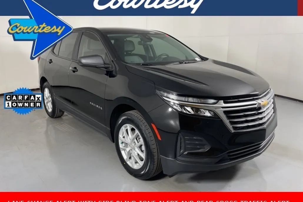 2023 Chevrolet Equinox LS photo 1