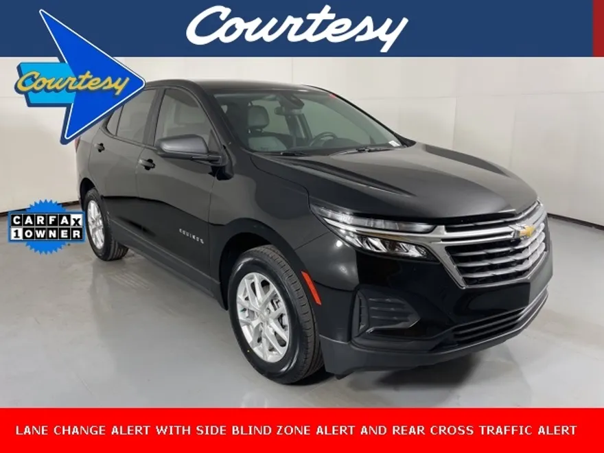 2023 Chevrolet Equinox LS photo 1