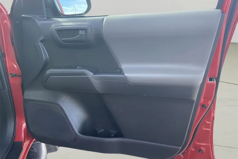 2023 Toyota Tacoma SR 4x4 photo 1