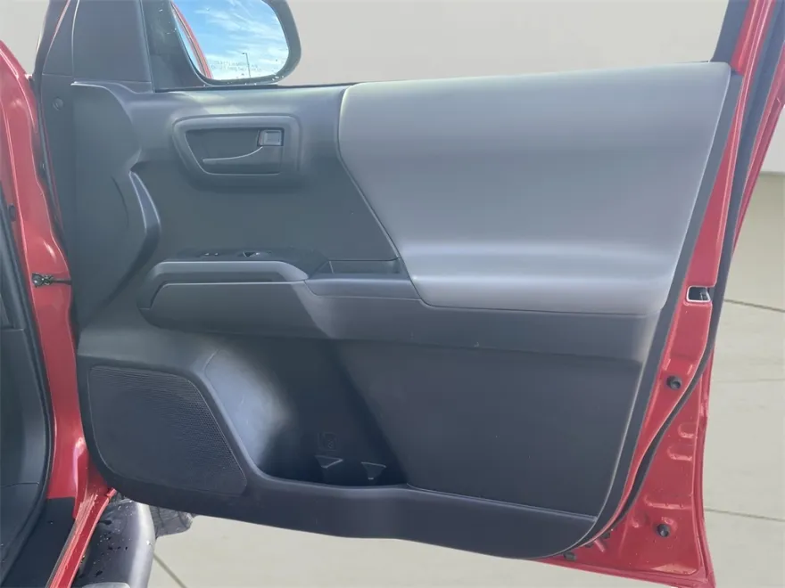 2023 Toyota Tacoma SR 4x4 photo 1