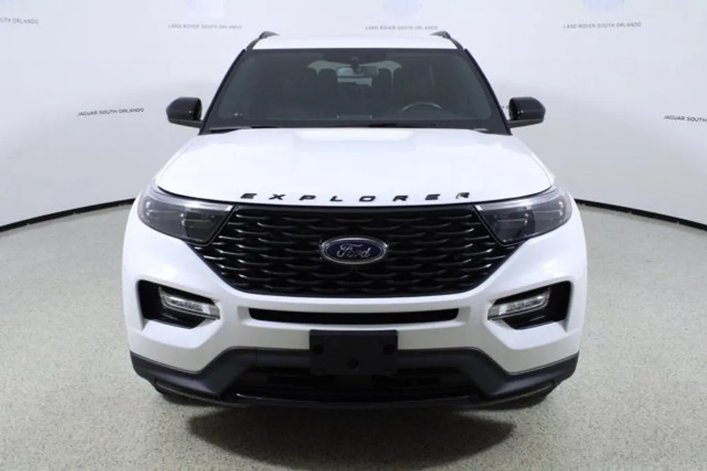 2023 Ford Explorer ST-Line photo 1