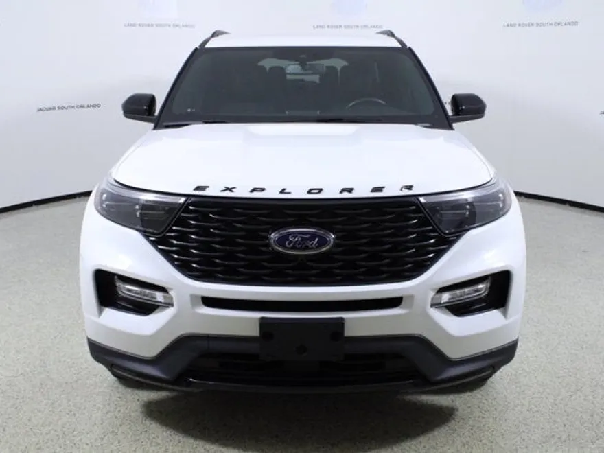 2023 Ford Explorer ST-Line photo 1