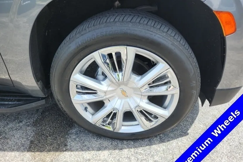 2021 Chevrolet Suburban High Country photo 1