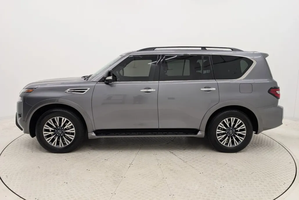 2023 Nissan Armada SL photo 1