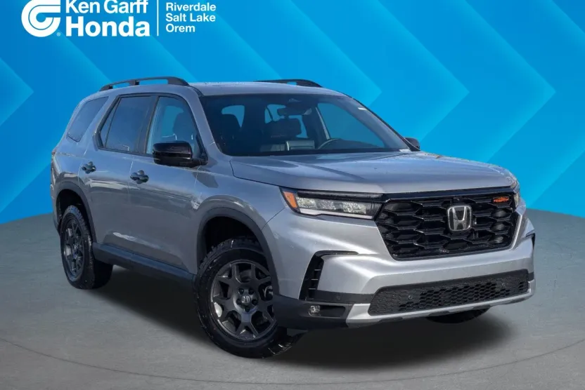 2025 Honda Pilot TrailSport photo 1