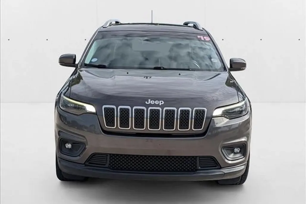 2019 Jeep Cherokee Latitude photo 1