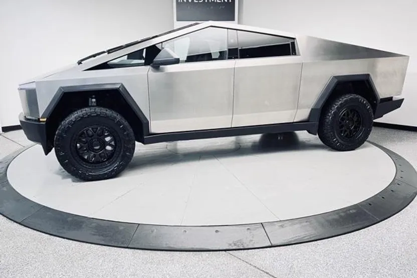 2024 Tesla Cybertruck photo 1