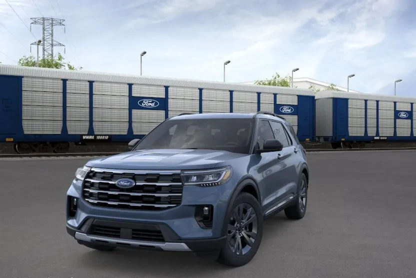 2025 Ford Explorer photo 1