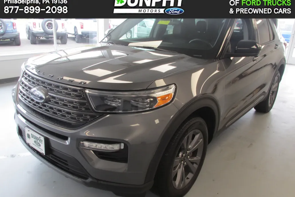2022 Ford Explorer XLT photo 1