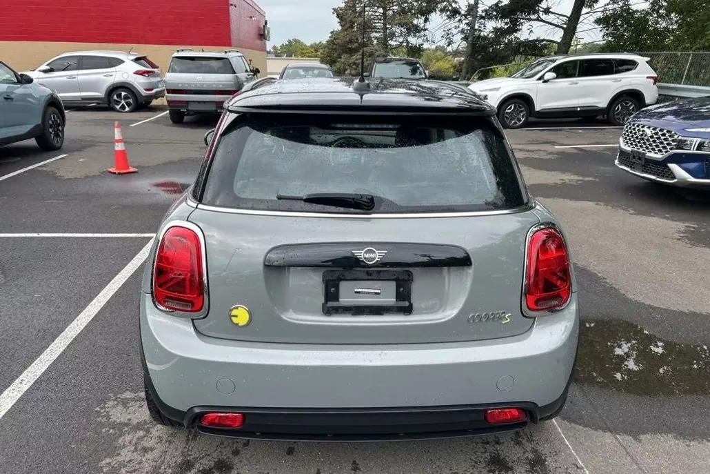 2022 Mini Cooper 2 Door Hardtop SE photo 1