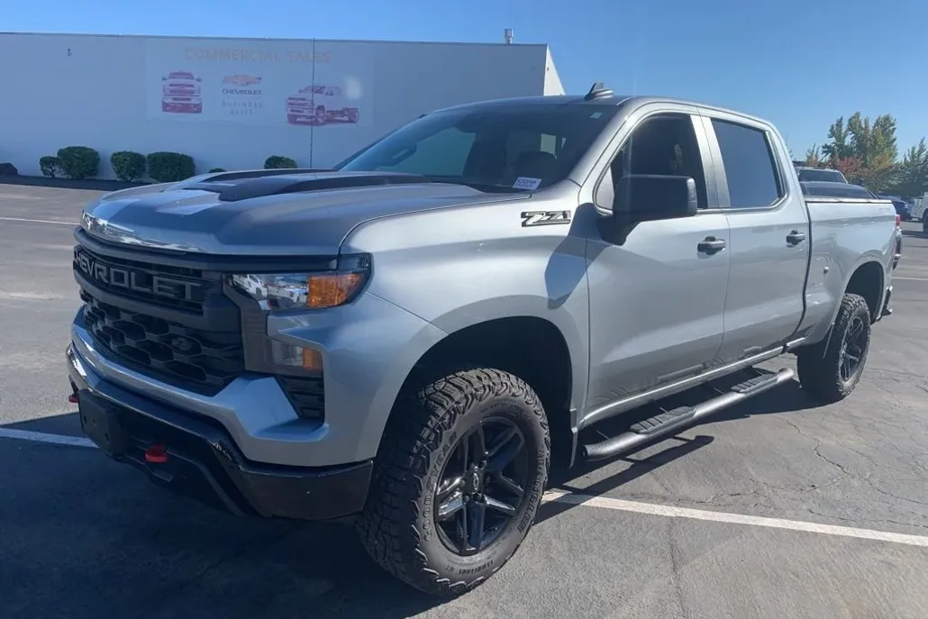 2025 Chevrolet Silverado 1500 Custom Trail Boss photo 1