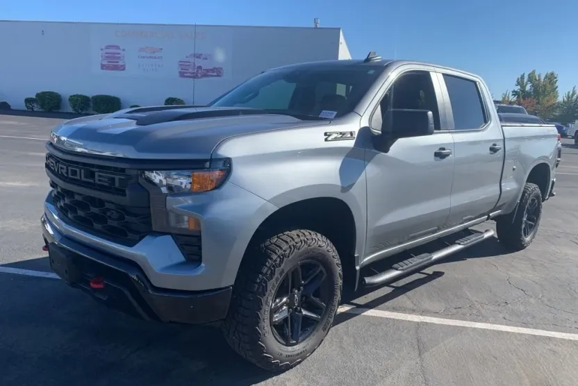 2025 Chevrolet Silverado 1500 Custom Trail Boss photo 1