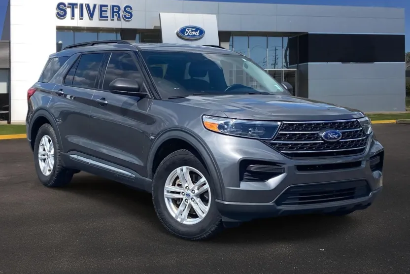 2022 Ford Explorer XLT photo 1