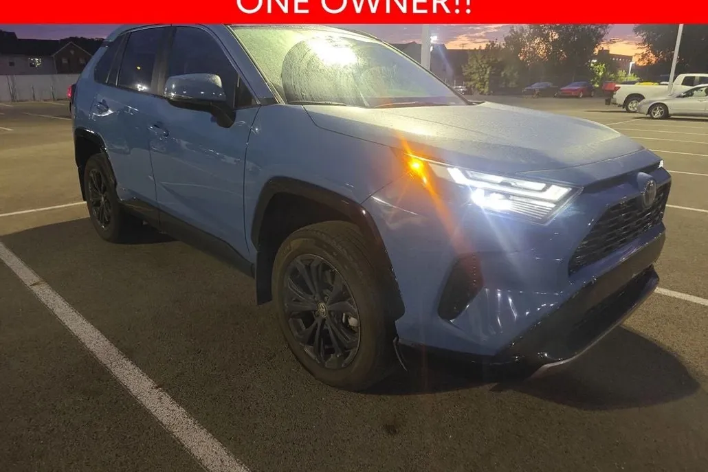 2023 Toyota RAV4 Hybrid SE photo 1