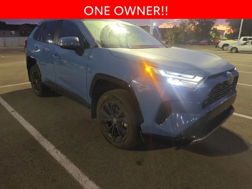 2023 Toyota RAV4 Hybrid SE photo 1