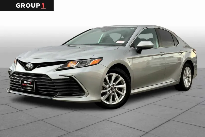 2022 Toyota Camry LE photo 1