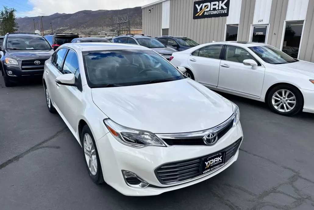 2013 Toyota Avalon XLE photo 1