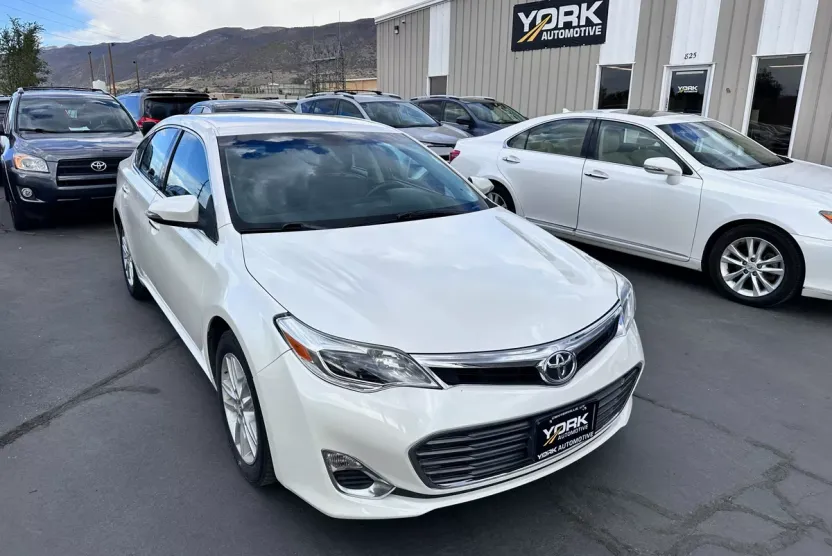 2013 Toyota Avalon XLE photo 1