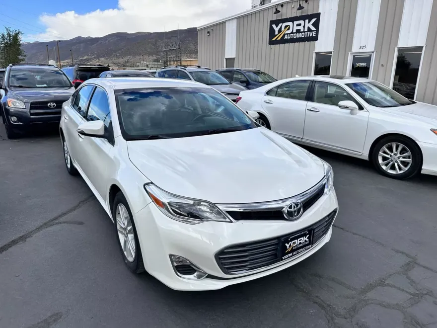 2013 Toyota Avalon XLE photo 1